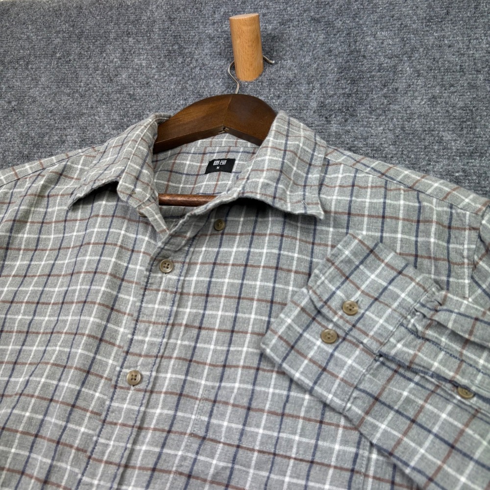 Uniqlo Flannel Shirt Mens M Gray Plaid Cotton Long Sleeve Button Up 451290